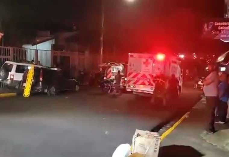 Mujer muere y cuatro personas resultan heridas tras fatal choque en San Ramón