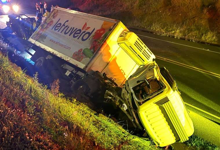 Violento choque deja un fallecido y tres heridos graves en Ruta 27