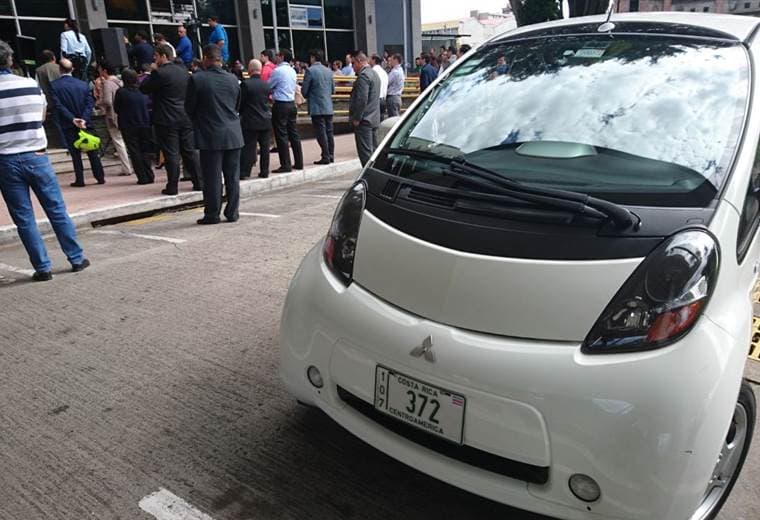 Firma de la exoneración del transporte eléctrico