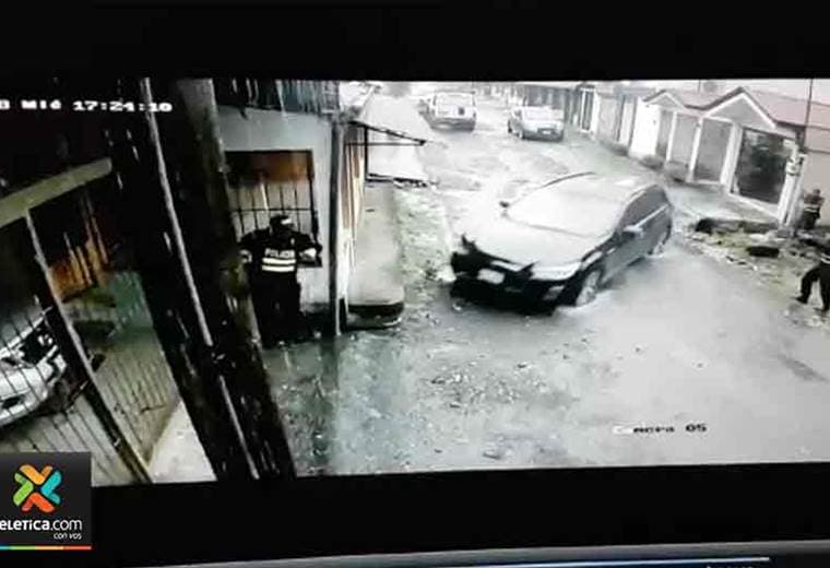 Video captó cuando policías disparan y detienen a sujeto que hirió a oficial en Guápiles