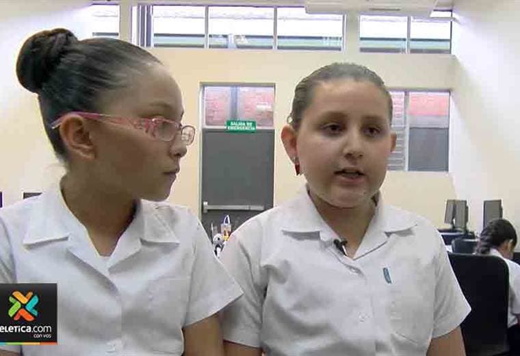 Niñas cartaginesas demuestran sus habilidades en tecnología por medio de tarjetas sensoriales