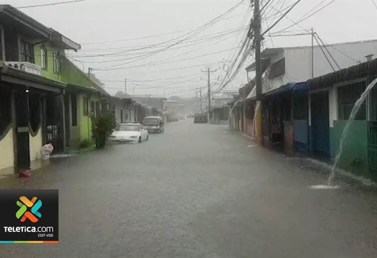 Vecindario en El Coyol de Alajuela se inunda por completo cada vez que llueve