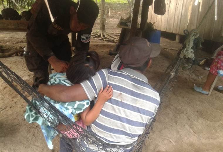Policías fronterizos rescatan a familia indígena. MSP