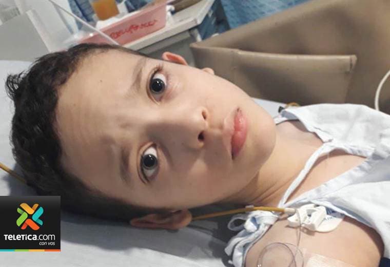 Niño puriscaleño con parálisis cerebral fue operado en Colombia y podría caminar