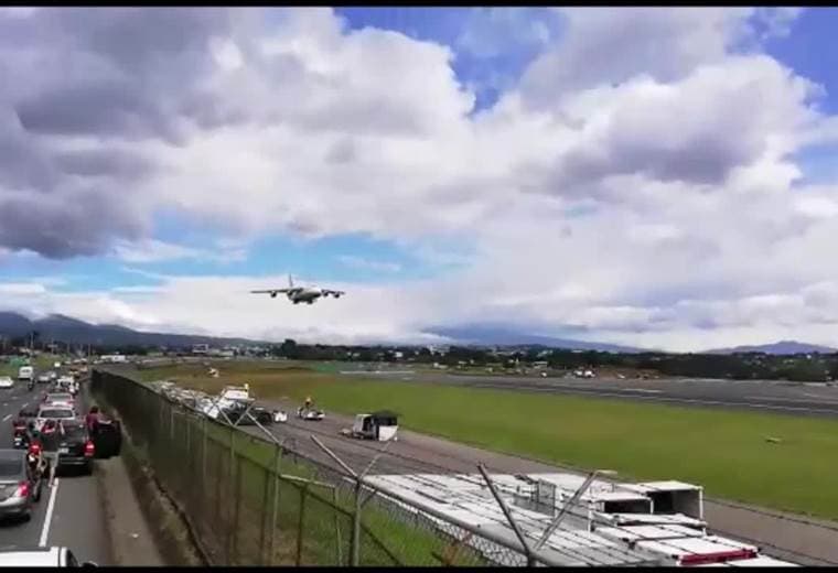 Videos cortesía del sitio CR Denuncia y de Carlos Fernández, aficionado a los aviones.