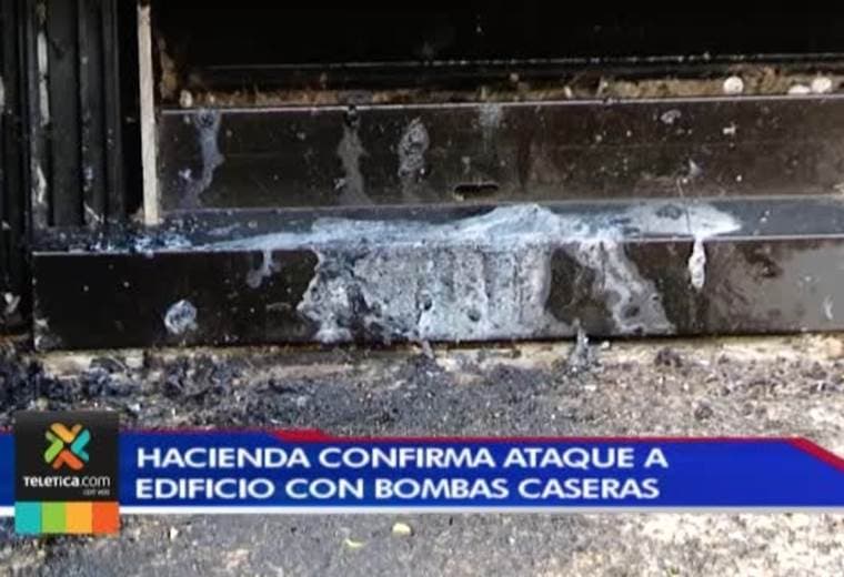 Ataque a Ministerio de Hacienda con bomba molotov venía acompañado de una nota contra plan fiscal