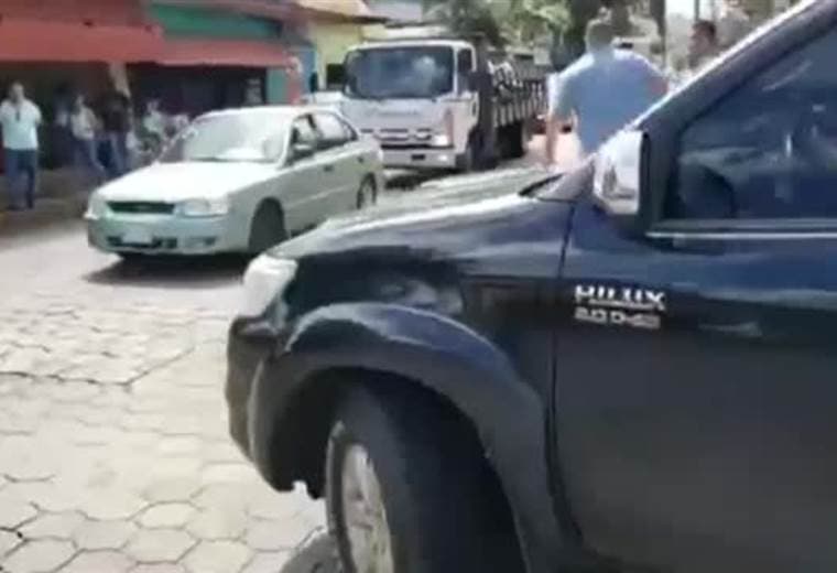 OIJ detuvo a policía municipal sospechoso de cobrar dinero a comerciantes de Santa Cruz