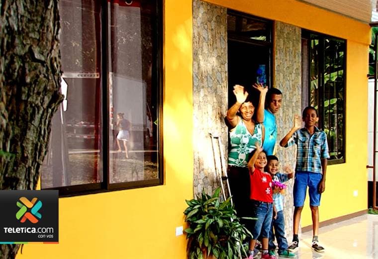 Sueños de Navidad: Jefa de hogar con cuatro hijos recibió su regalo más esperado