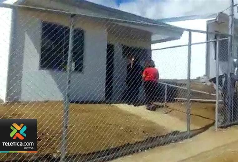 Nueve familias que tienen hijos con síndrome de Down recibieron una casa nueva