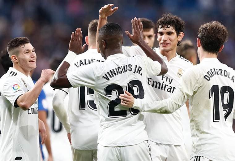 Los jugadores del Real Madrid celebran su clasificación a octavos de Copa del Rey.|realmadrid.com