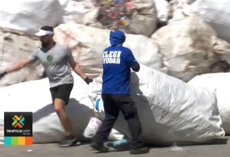 Costa Rica logra récord Guinness por recolectar 25 toneladas de plástico en 8 horas