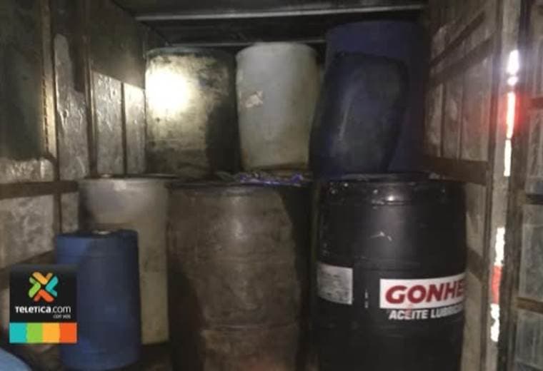31 estañones de combustible supuestamente sustraídos de oleoducto fueron decomisados en Matina