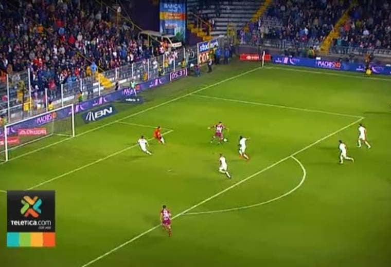 Jonathan Moya tiene una oferta de Alajuelense y deberá tomar una decisión