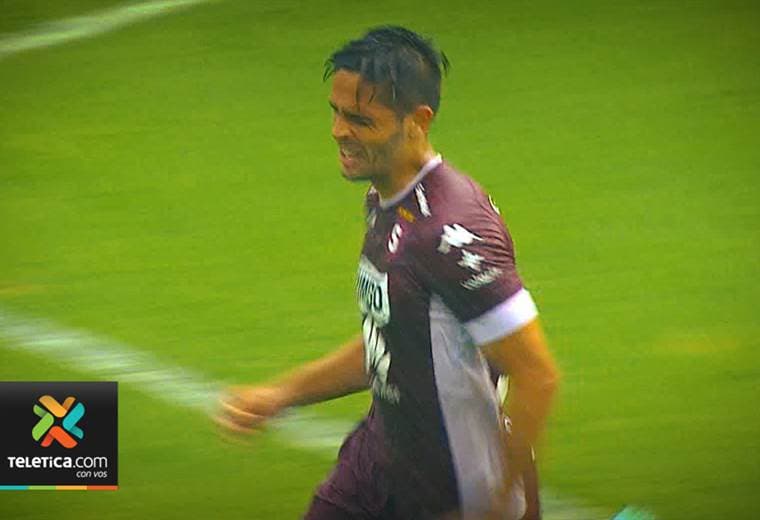 Jonathan Moya tiene una oferta de Alajuelense y deberá tomar una decisión