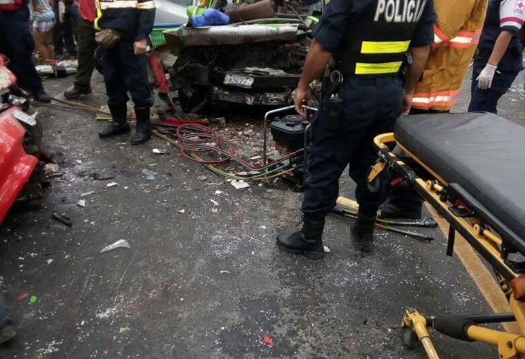 Un muerto y un herido de gravedad tras triple colisión en Puntarenas