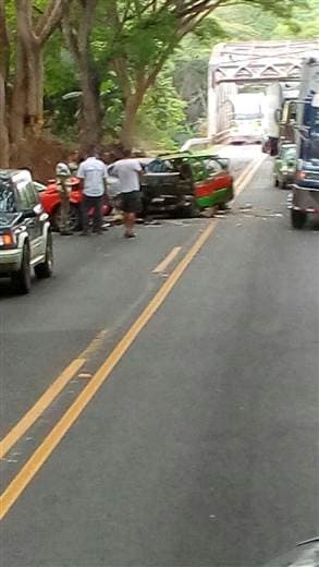 Dos personas heridas de gravedad tras triple colisión en Puntarenas