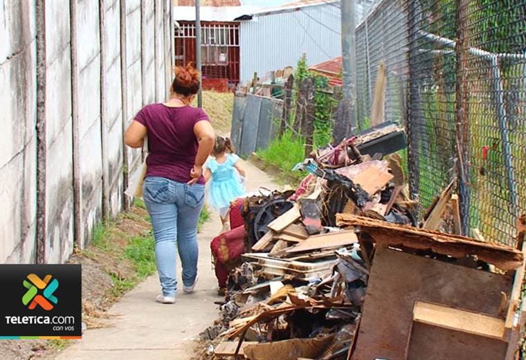 Vecinos de Barrio El Nazareno de Ipís de Goicoechea están cansados de vivir en medio de tanta basura
