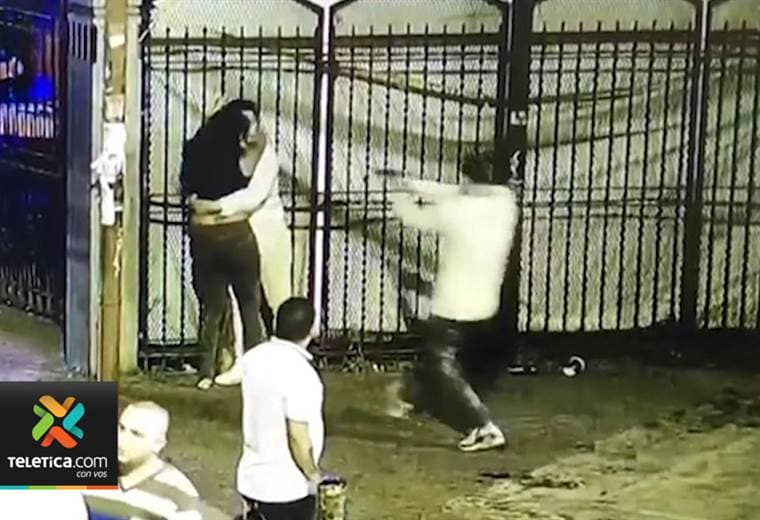 Joven baleada afuera de un bar en calle de La Amargura en San Pedro no volverá a caminar