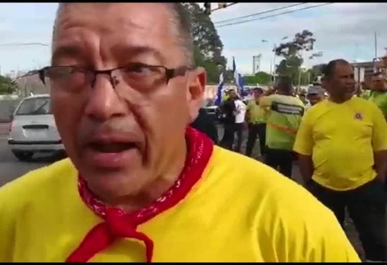 Manifestantes provocan bloqueos y atrasos en servicios de trenes