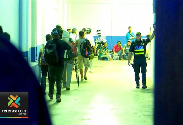 autoridades realizaron operativo para detectar extranjeros ilegales en San José centro