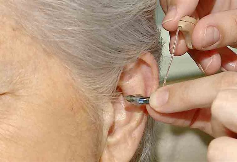 Conozca los nuevos tipos de audífonos que existen para personas con discapacidad auditiva
