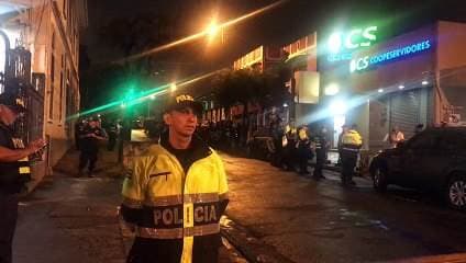 Grupos antimotines custodiaron la salida de los diputados ante presencia de sindicalistas