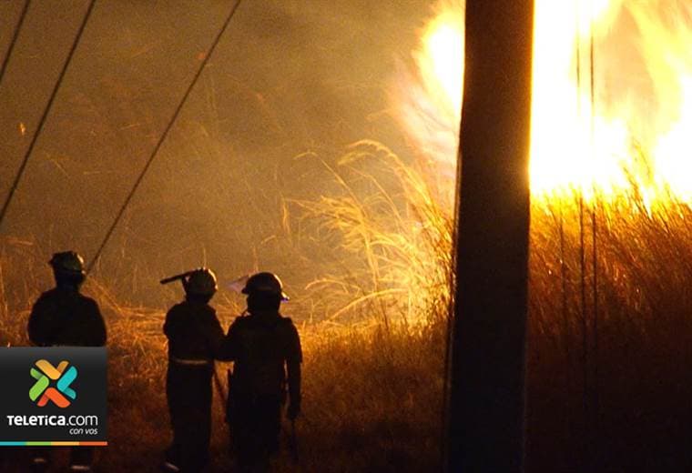 Bomberos han atendido 850 quemas de charrales en los primeros días del año