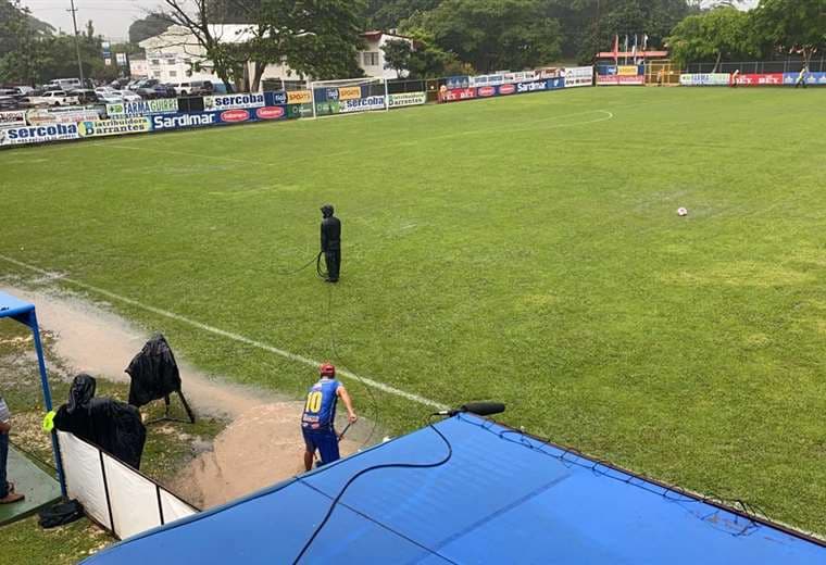 Juego Jicaral ante Saprissa quedó suspendido por lluvias | Miguel Calderón
