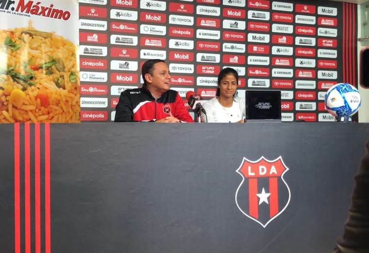 Shirley Cruz fue presentada en Alajuelense | Melissa Alvarado