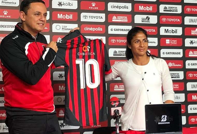 Shirley Cruz fue presentada en Alajuelense | Melissa Alvarado