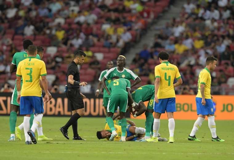 Neymar salió lesionado ante Nigeria | AFP