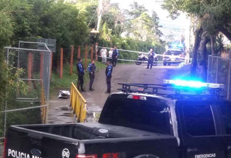 Policía Municipal encuentra cuerpo de hombre en una quebrada en Escazú