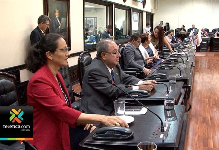 Diputados piden investigar cierre de carrera marina civil en la UCR de Limón