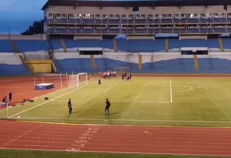 Olimpia de Honduras reconoció la cancha del Estadio Olímpico Metropolitano de San Pedro Sula