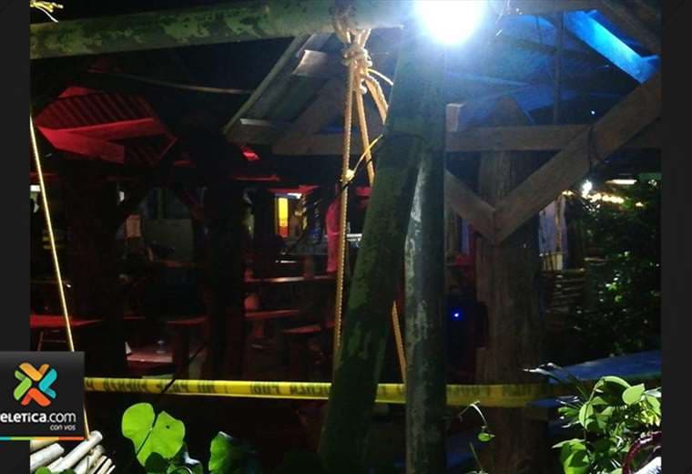 Hombre es asesinado de varios disparos dentro de un bar en La Cruz de Guanacaste