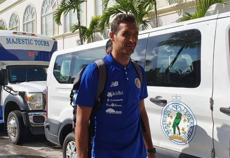 Cleso Borges en la llegada de la Selección Nacional a Bahamas | CHRISTIAN SANDOVAL