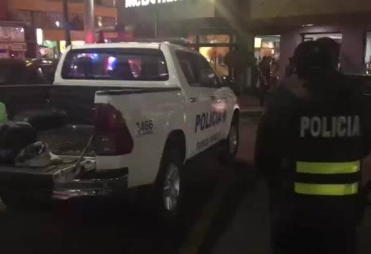 Hombre asalta McDonald´s en el centro comercial de Guadalupe