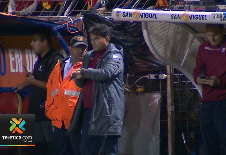 Vladimir Quesada ya no es técnico de Saprissa