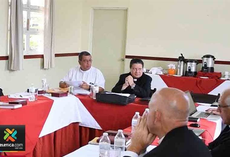 Arzobispo de san José tiene nueva queja por supuesto encubrimiento en caso de cura Manuel Guevara