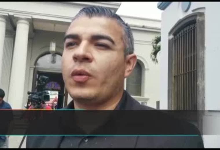 Detienen a sacerdote acusado de abuso sexual mientras intentaba salir de país