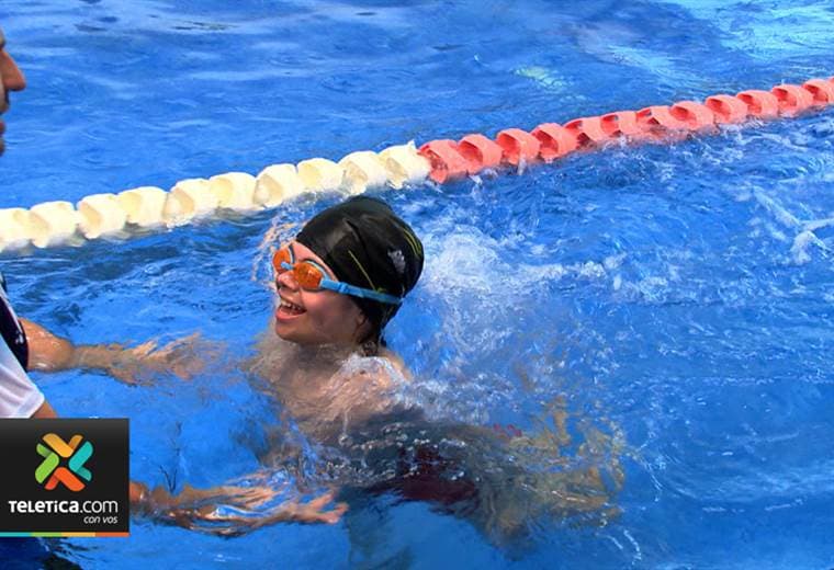 Gabriel Mora es un niño con Síndrome de Down que a sus 5 años se convirtió en un gran nadador