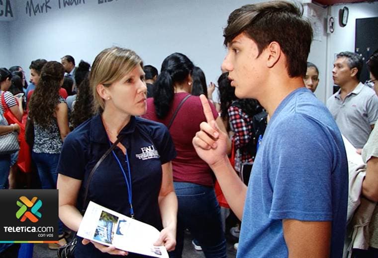 Doce universidades de EE.UU. ofrecieron sus planes académicos a cientos de jóvenes costarricenses