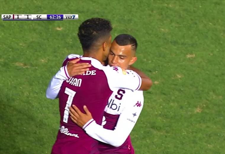 Saprissa vs San Carlos. Johan celebra.