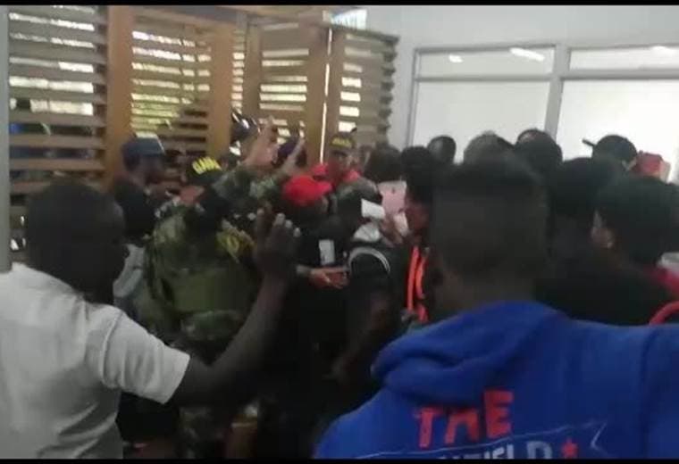 Mil migrantes podrían crear nueva crisis en Costa Rica