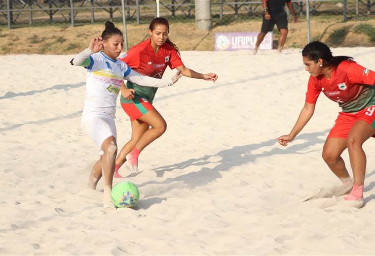 Fútbol Playa Femenino | DT Comunicación