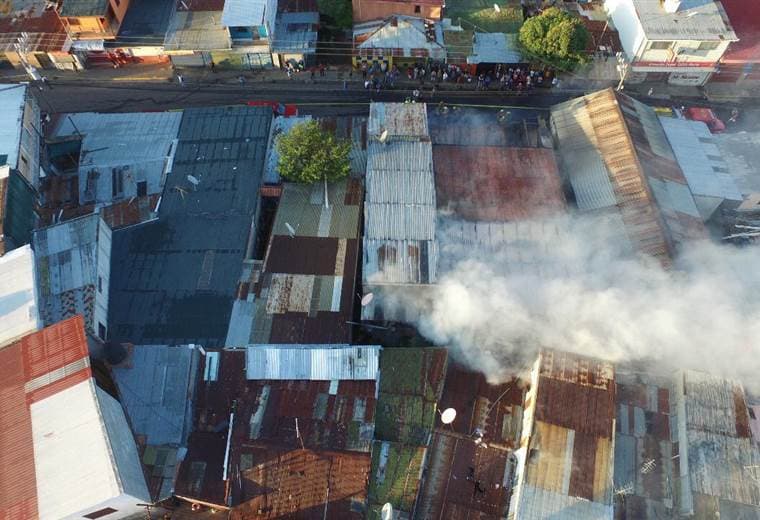 Imágenes aéreas del incendio en La Carpio | Cuerpo de Bomberos