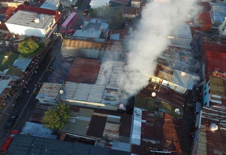 Imágenes aéreas del incendio en La Carpio | Cuerpo de Bomberos