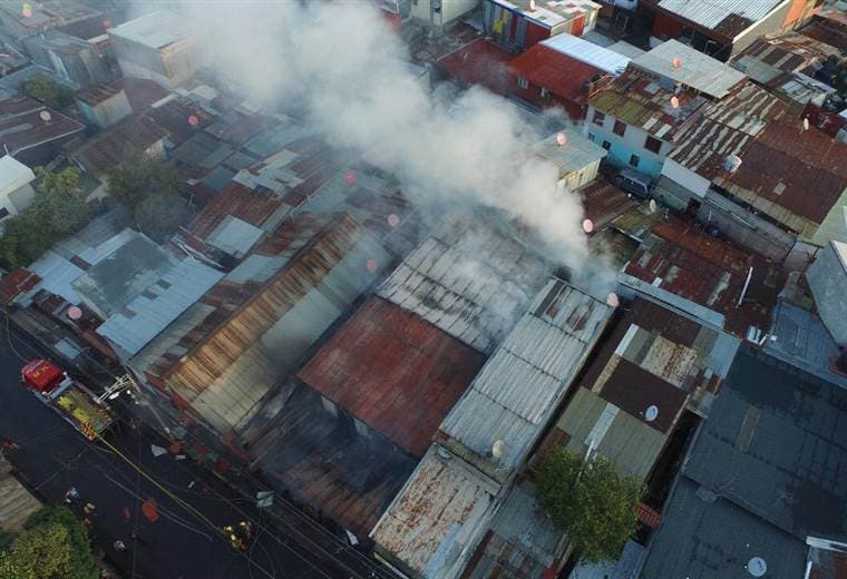 Imágenes aéreas del incendio en La Carpio | Cuerpo de Bomberos
