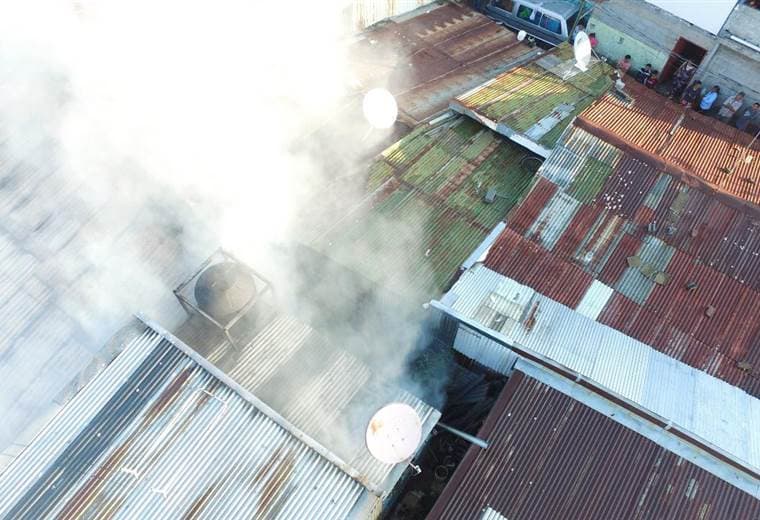 Imágenes aéreas del incendio en La Carpio | Cuerpo de Bomberos 