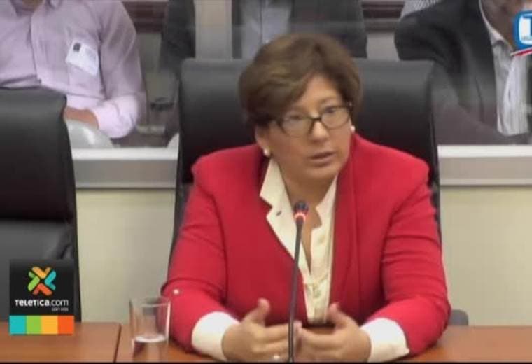 Exdirectora del BCR asegura que recibió intimidaciones por parte de expresidente Solís